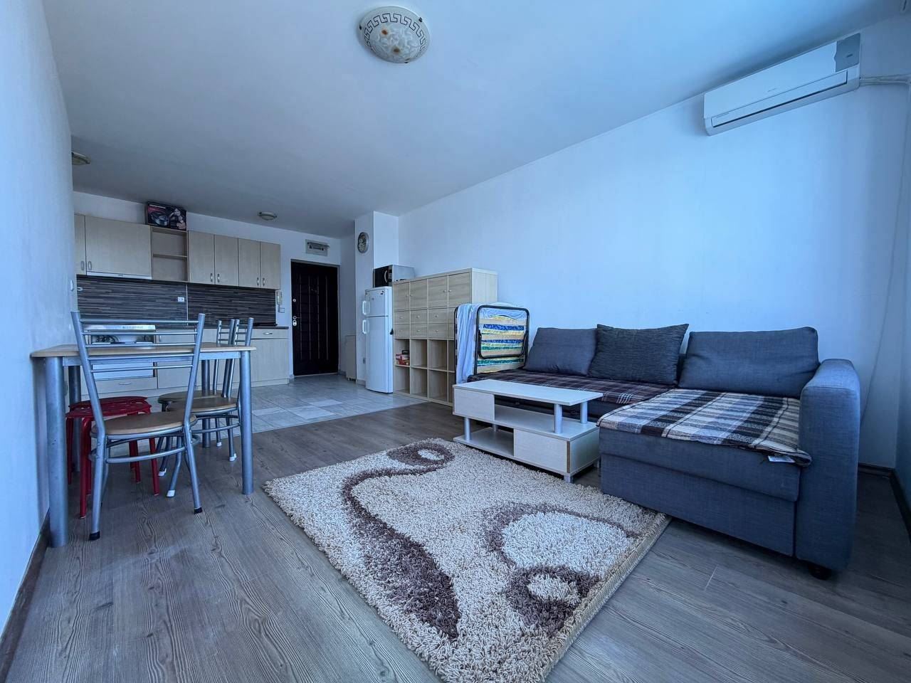 Apartament z jedną sypialnią na pierwszej linii brzegowej w Pomorie – panoramiczny widok na morze i basen