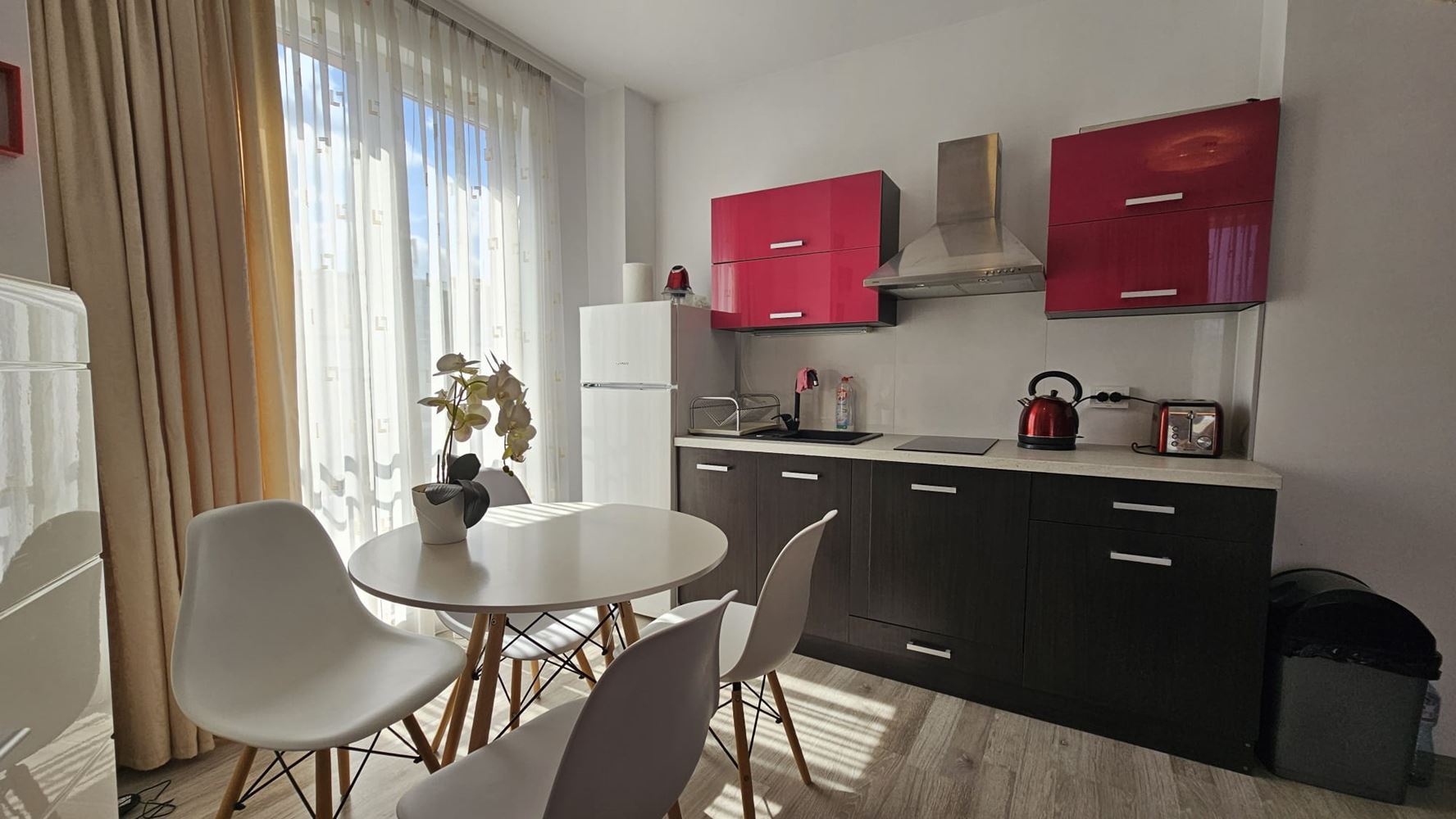 Doskonały apartament z jedną sypialnią z niską opłatą za utrzymanie w Słonecznym Brzegu – gotowy do zamieszkania