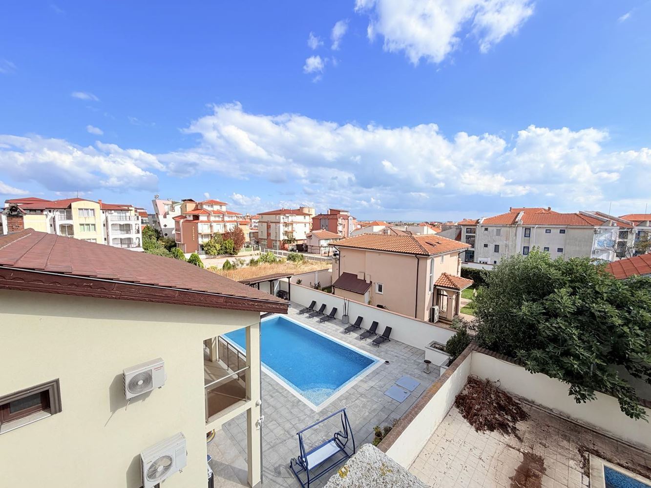 Apartament z trzema pokojami w Rawdzie z widokiem na morze i bez opłaty za utrzymanie! 