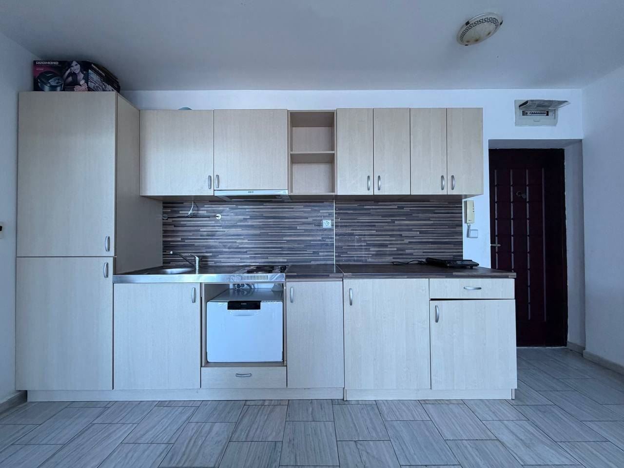 Apartament z jedną sypialnią na pierwszej linii brzegowej w Pomorie – panoramiczny widok na morze i basen