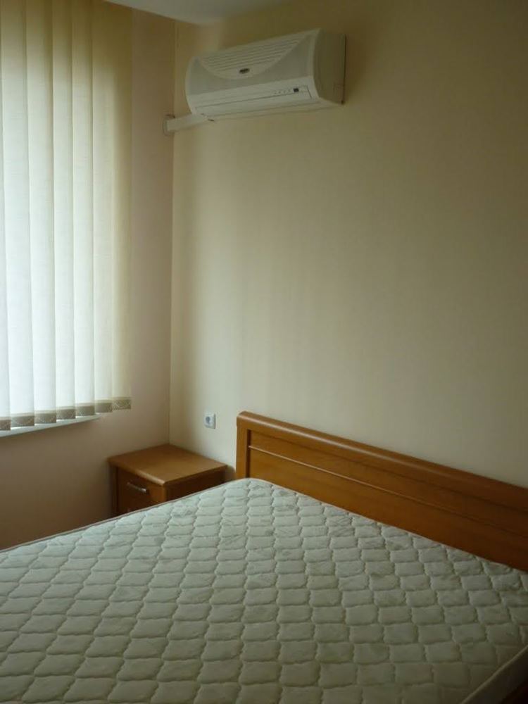  W pełni umeblowane mieszkanie z jedną sypialnią na pierwszej linii brzegowej z widokiem na morze w Elenite