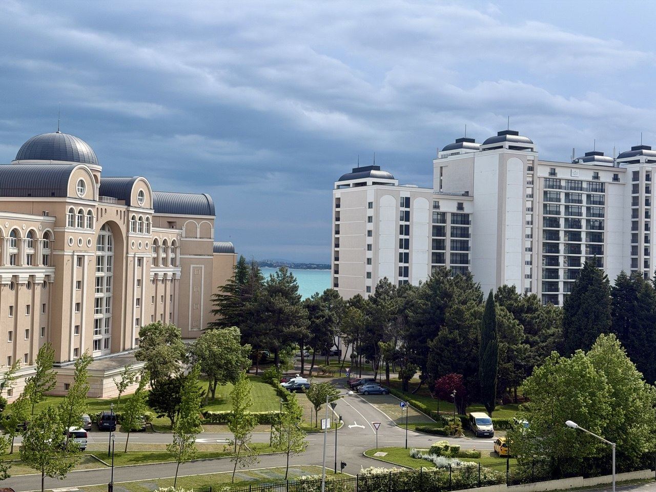 Przytulny apartament z jedną sypialnią i widokiem na morze w Świętym Własie – komfort, spokój i doskonała inwestycja