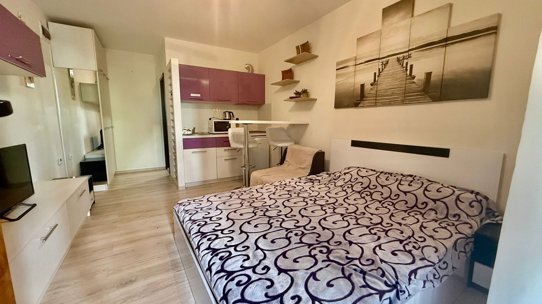 Stylowo umeblowane studio w luksusowym kompleksie w centrum Słonecznego Brzegu – komfort wysokiej klasy