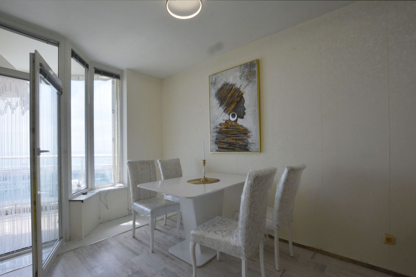 Luksusowy apartament trzypokojowy z widokiem na morze na pierwszej linii w Rawdzie – 114 m², dwa tarasy i pełen komfort