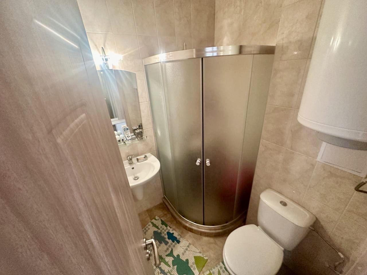 Umeblowane studio – praktyczna nieruchomość nad morzem w Nesebyrze, gotowa do zamieszkania