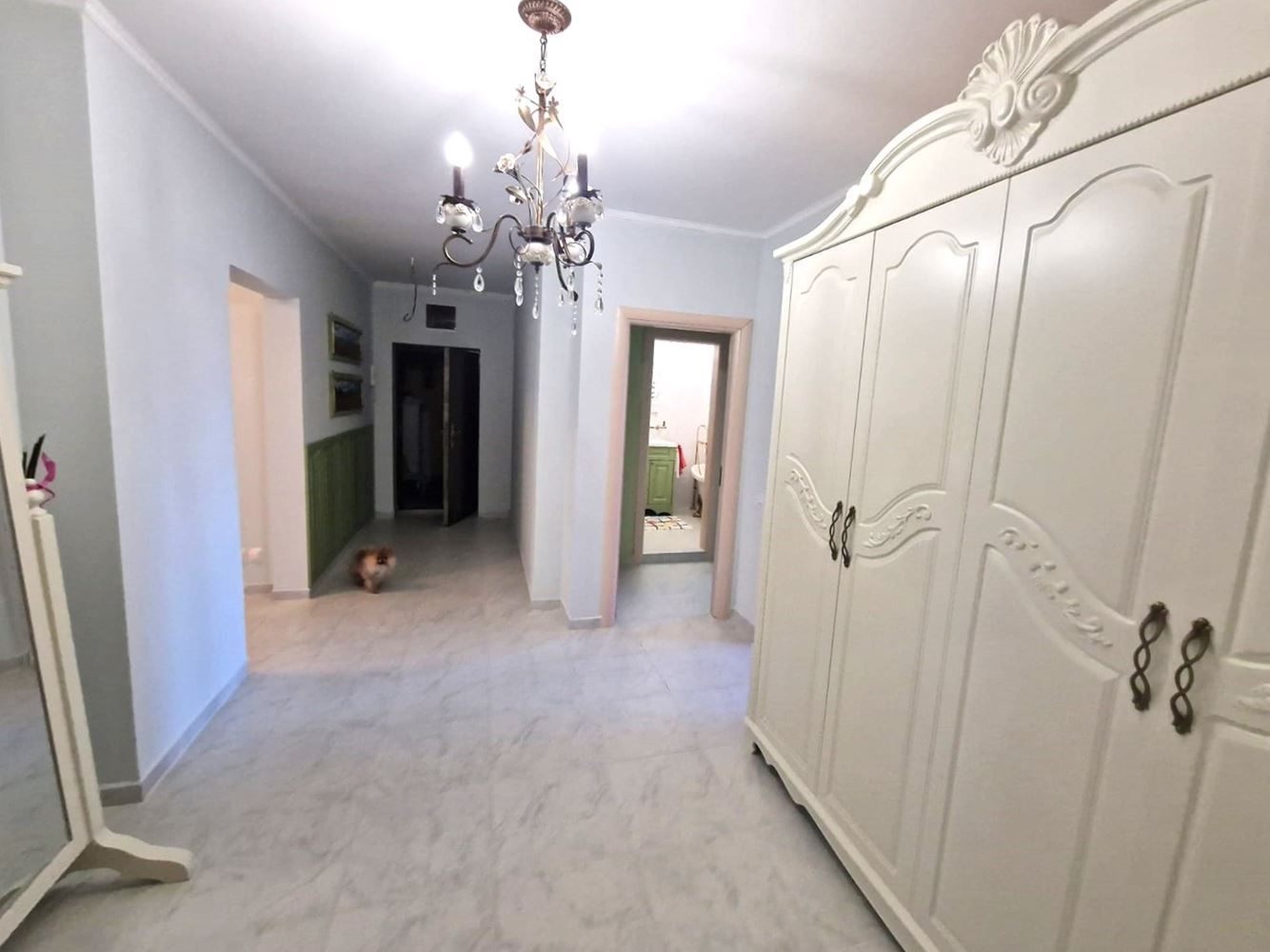 Ekskluzywny apartament z trzema sypialniami – najwyższy standard życia i dyskretny luksus