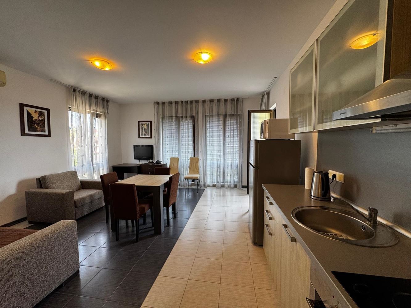 Apartament z widokiem na morze w Czernomorcu – komfort, luksusowy kompleks i idealna atmosfera wakacyjna