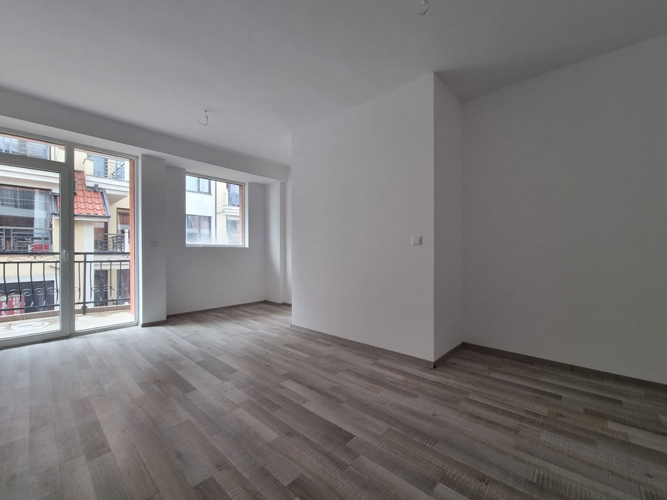 Mieszkanie z jedną sypialnią w Sveti Vlas bez opłat eksploatacyjnych – komfort i spokój 400 m od morza