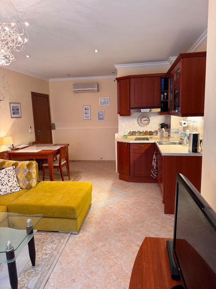 Apartament z dwiema sypialniami i widokiem na morze wśród sosen – luksus i spokój przy samej plaży w Sozopolu