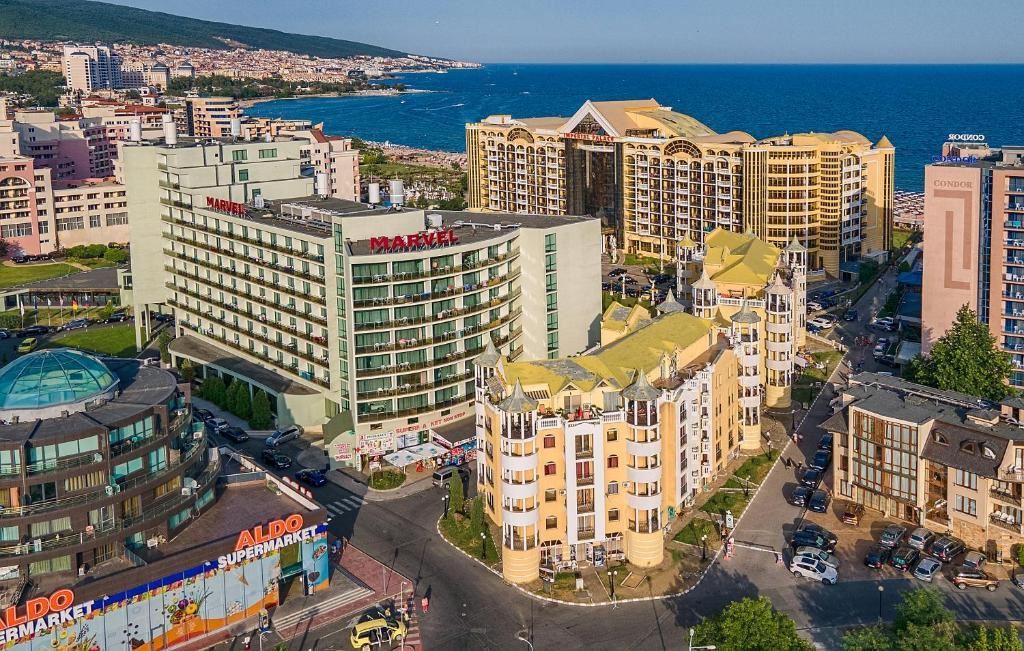 Elegancki apartament z jedną sypialnią 100 metrów od plaży w prestiżowym kompleksie w Słonecznym Brzegu