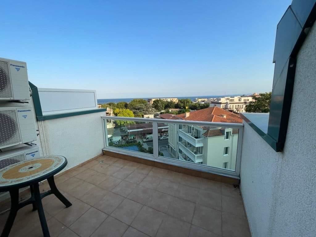 Panoramiczne mieszkanie z dwiema sypialniami z widokiem na morze w Rawdzie – światło, przestrzeń i niska opłata za utrzymanie