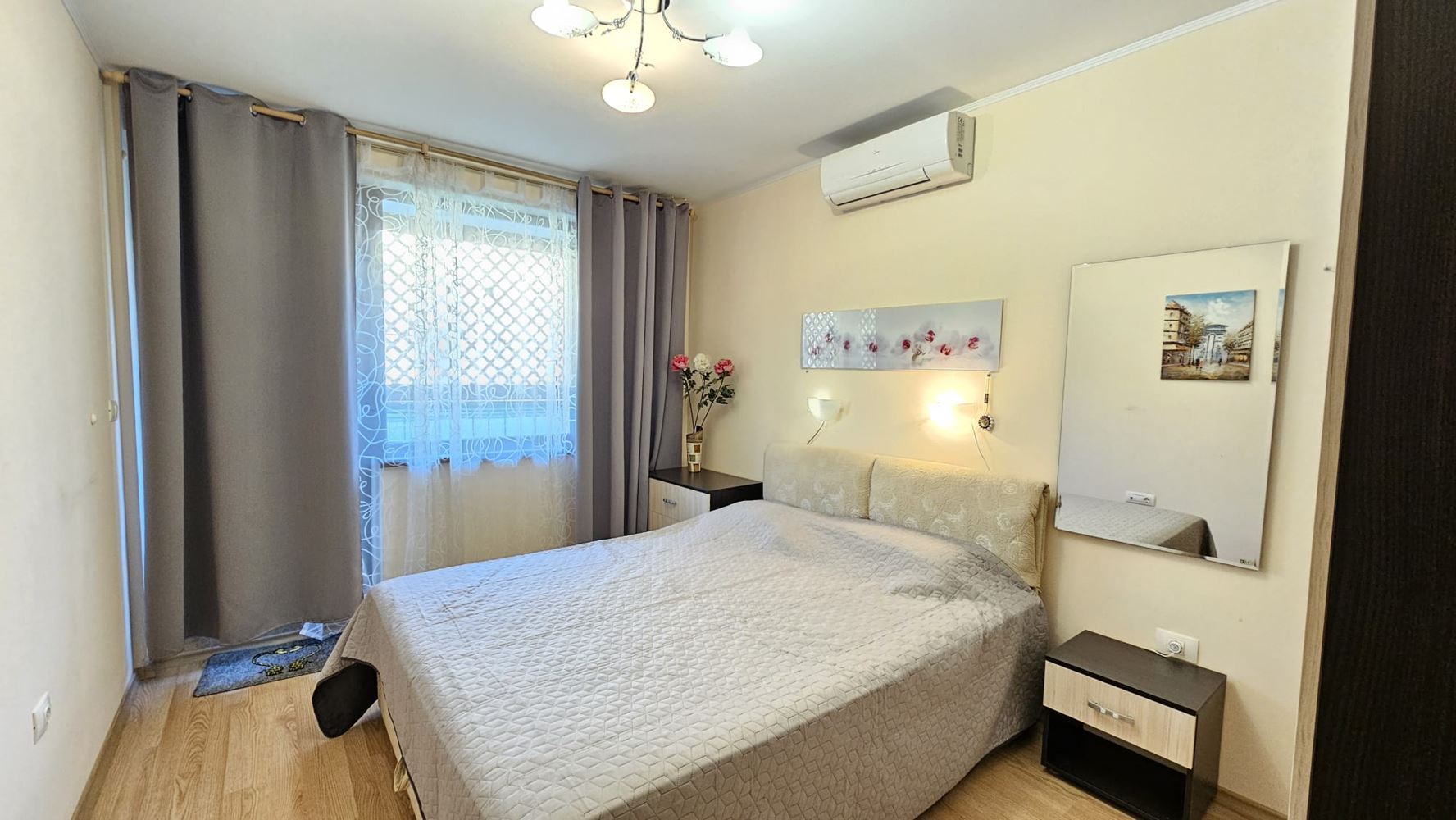 Przestronny apartament z dwiema sypialniami na pierwszej linii brzegowej z prywatną plażą w Sweti Własie
