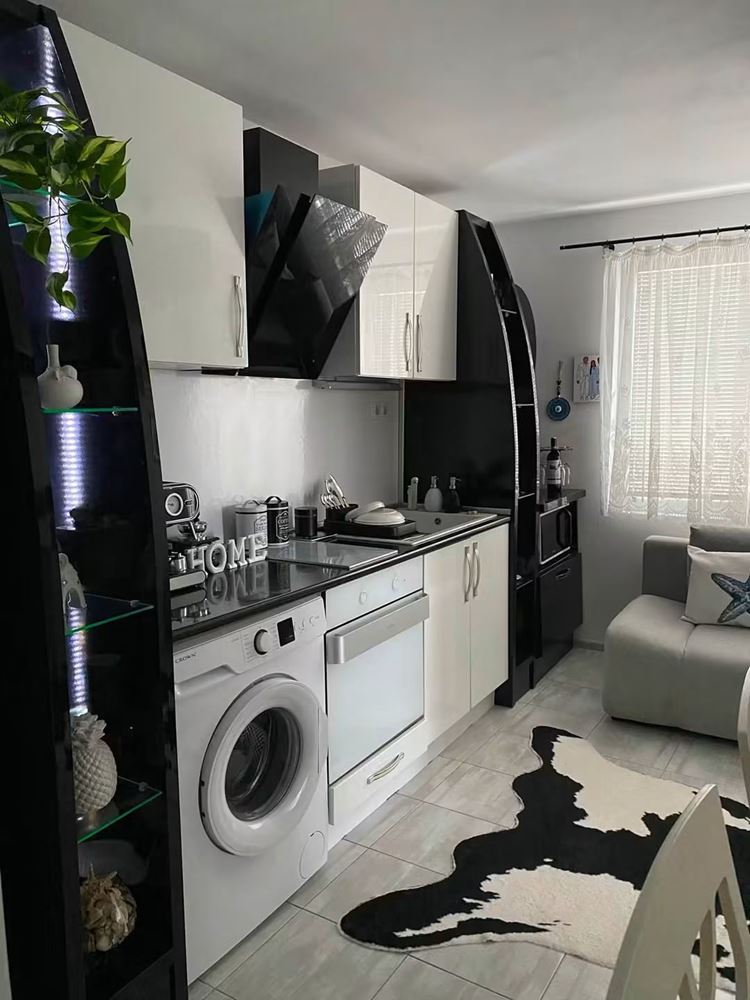 Przestronne i stylowo urządzone studio w sercu Nowego Nesebyru – bez opłaty za utrzymanie i blisko Plaży Południowej