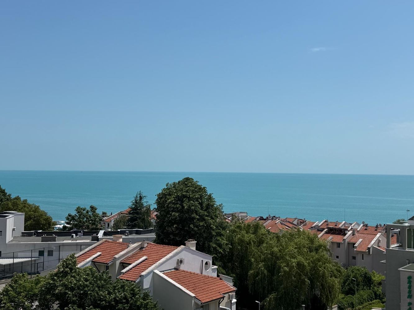 Przestronny apartament z dwiema sypialniami i panoramicznym widokiem na morze w Sveti Vlas