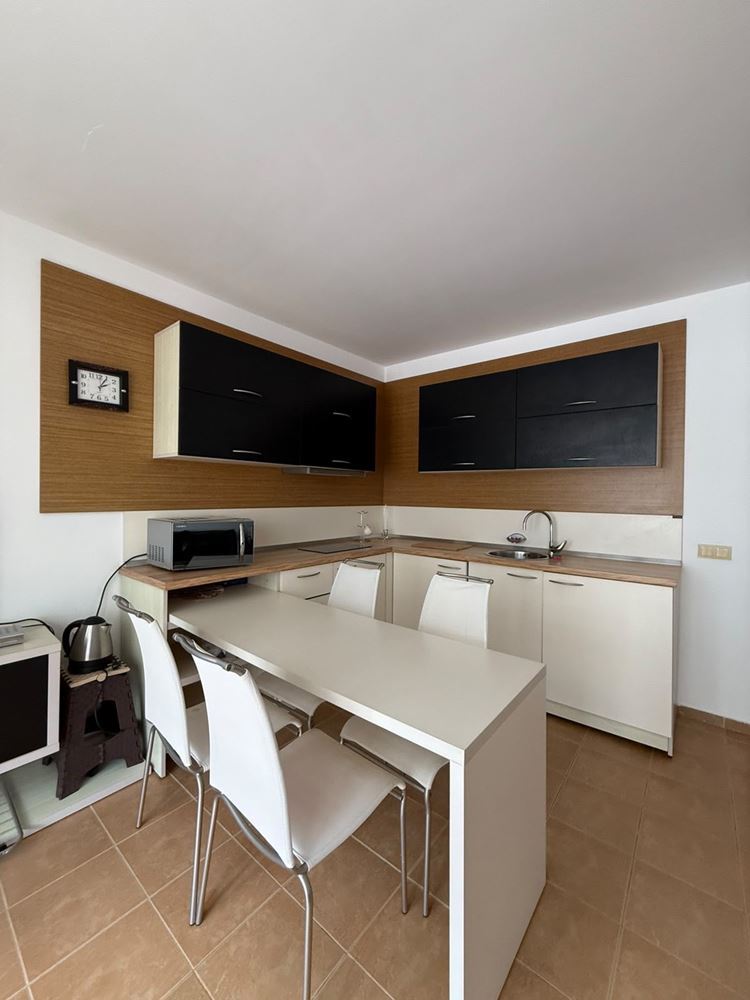 Umeblowane studio 200 m od morza w Pomorie – praktyczna nieruchomość w doskonałej lokalizacji