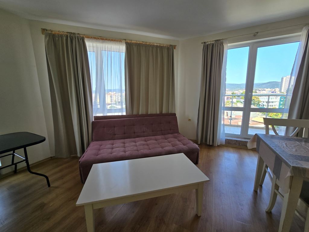 Przestronny apartament trzypokojowy z doskonałą lokalizacją i blisko morza