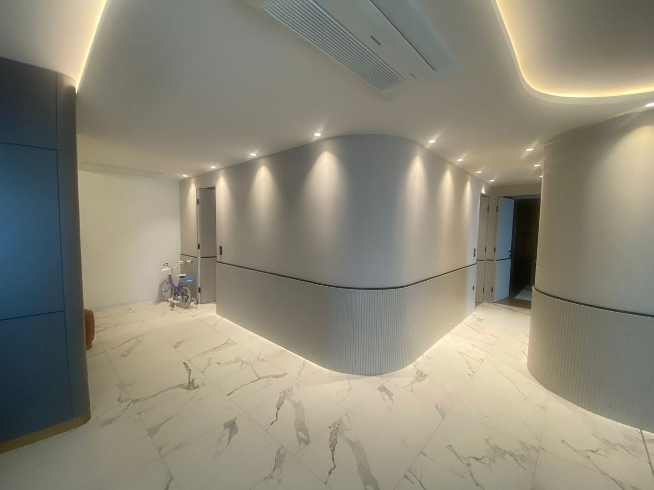 Elegancki i przestronny apartament trzypokojowy na pierwszej linii brzegowej w Nesebyrze – panoramiczny widok na morze i komfort premium