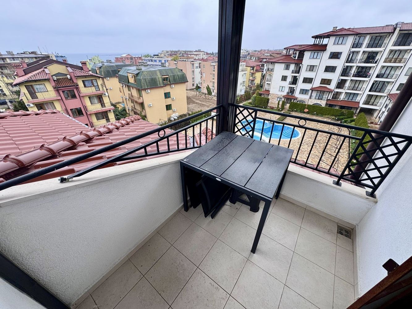 Apartament z jedną sypialnią i panoramicznym widokiem na morze w Nesebyrze – tylko 200 m od plaży, doskonała inwestycja i dom nad morzem