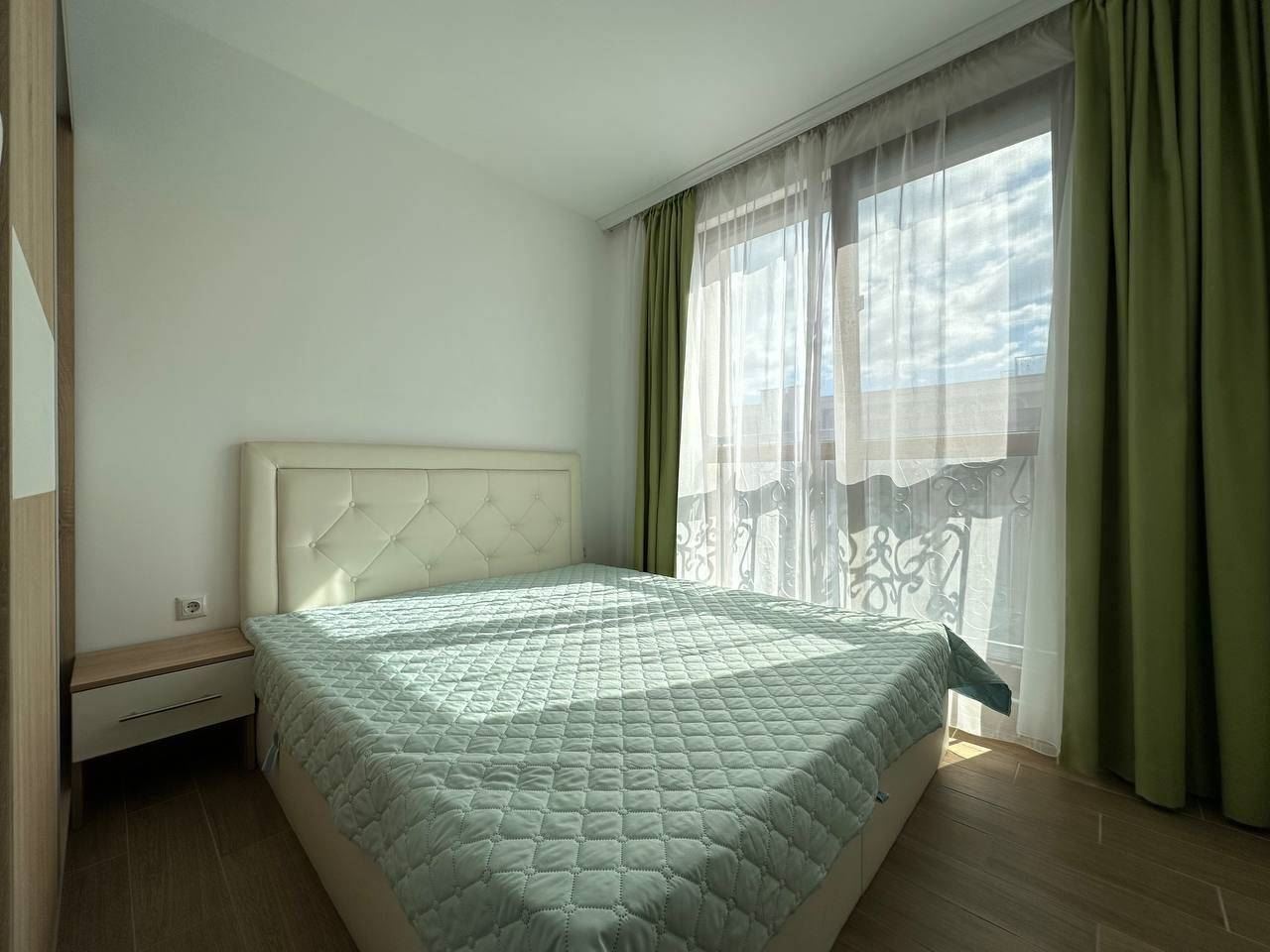 Trzypokojowe mieszkanie w elitarnym kompleksie w Sunny Beach – nowoczesny luksus, komfort i morska atmosfera