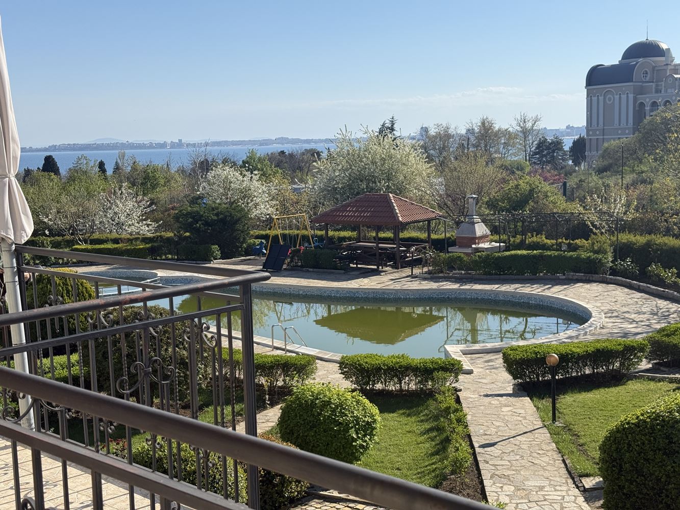 Dwupokojowe mieszkanie w Świętym Własie – 300 m od morza, doskonała infrastruktura i płatność ratalna do końca roku