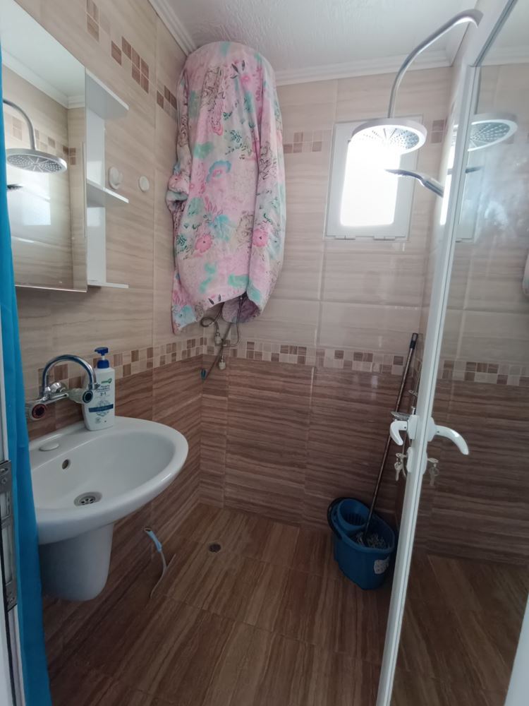 Apartament z dwiema sypialniami i widokiem na morze bez opłaty eksploatacyjnej w Swetim Własie
