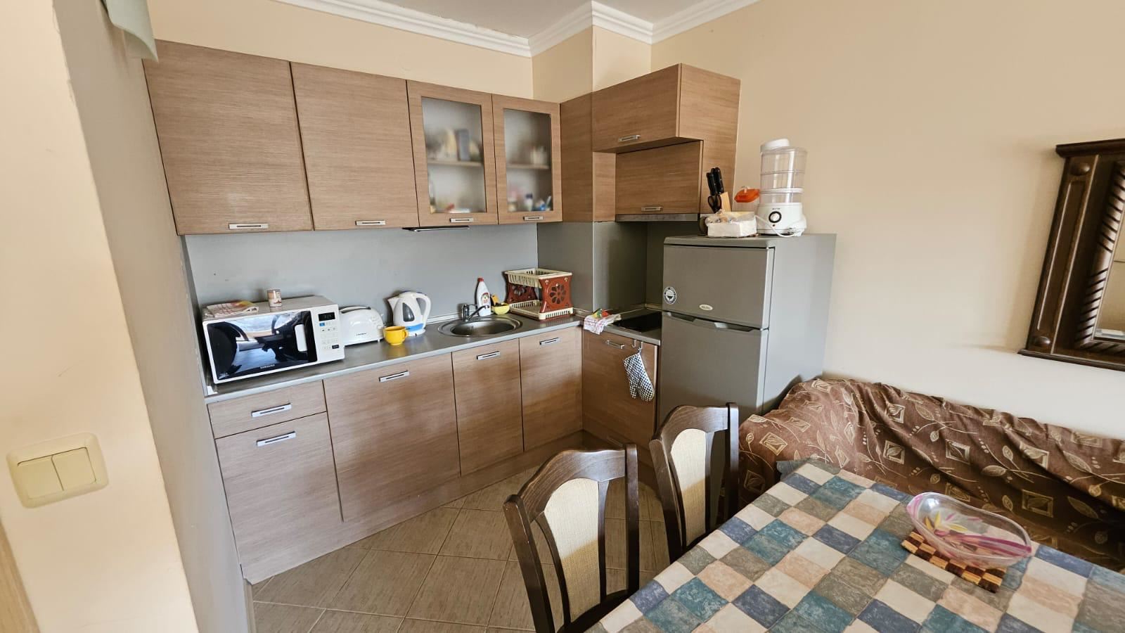 Przestronne mieszkanie z jedną sypialnią na pierwszej linii morza w Carewie z pełnym umeblowaniem