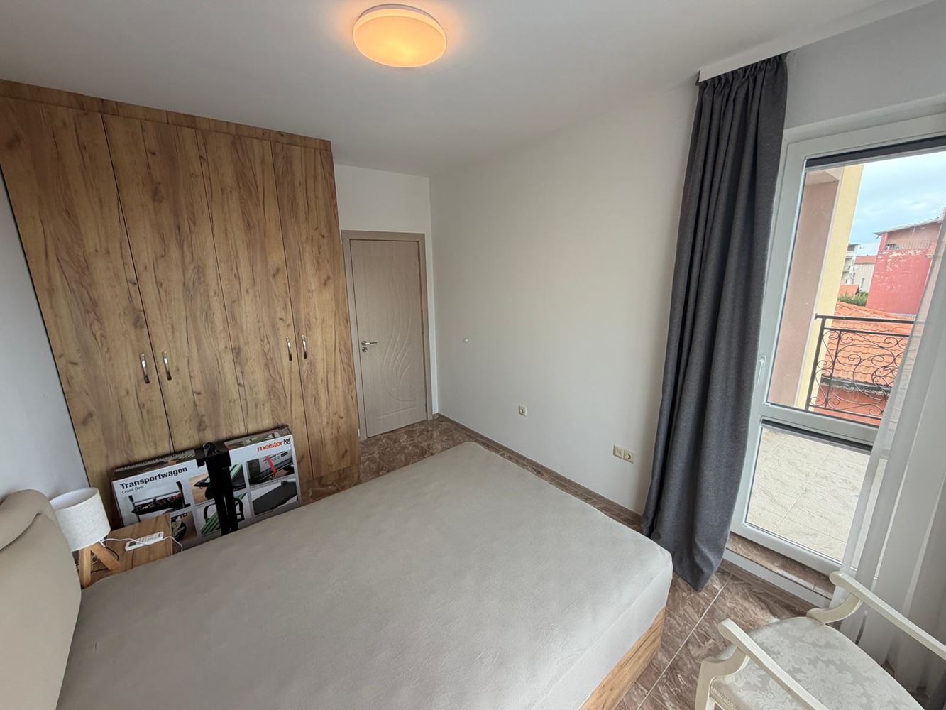 Apartament z 2 sypialniami w nowoczesnym kompleksie z pięknym otoczeniem zieleni w Rawdzie