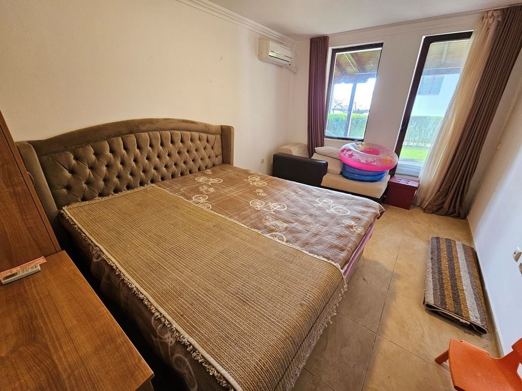 Luksus na pierwszej linii – stylowe mieszkanie z werandą, prywatnym ogrodem i widokiem na morze w Świętym Własie