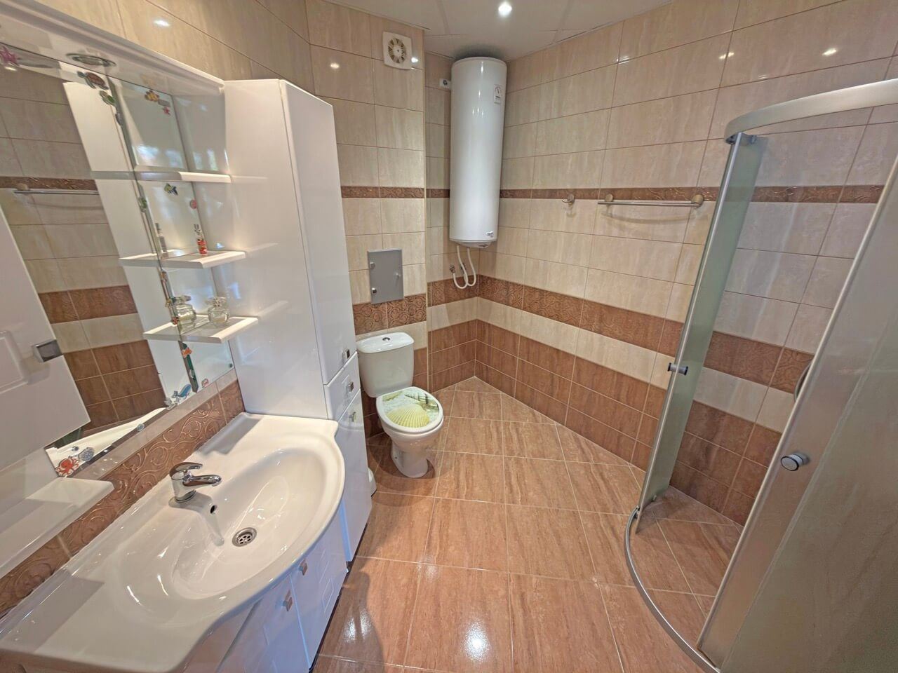 Apartament z dwiema sypialniami i widokiem na morze, 200 metrów od plaży w Pomorie