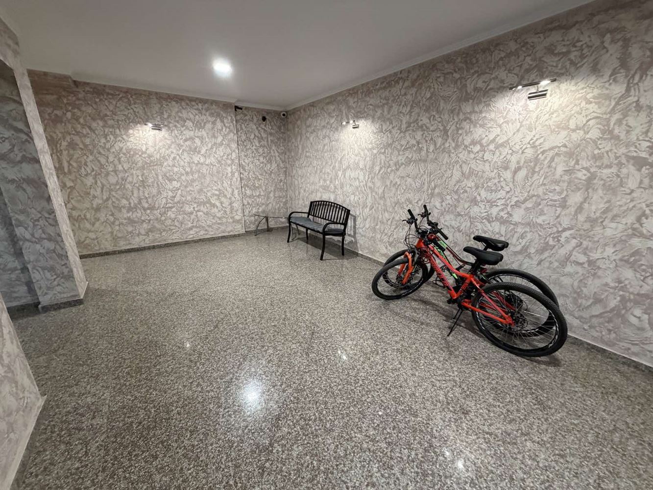 Apartament z jedną sypialnią w nowoczesnym kompleksie kilka kroków od morza w Rawdzie – idealny wybór na inwestycję lub przytulny dom