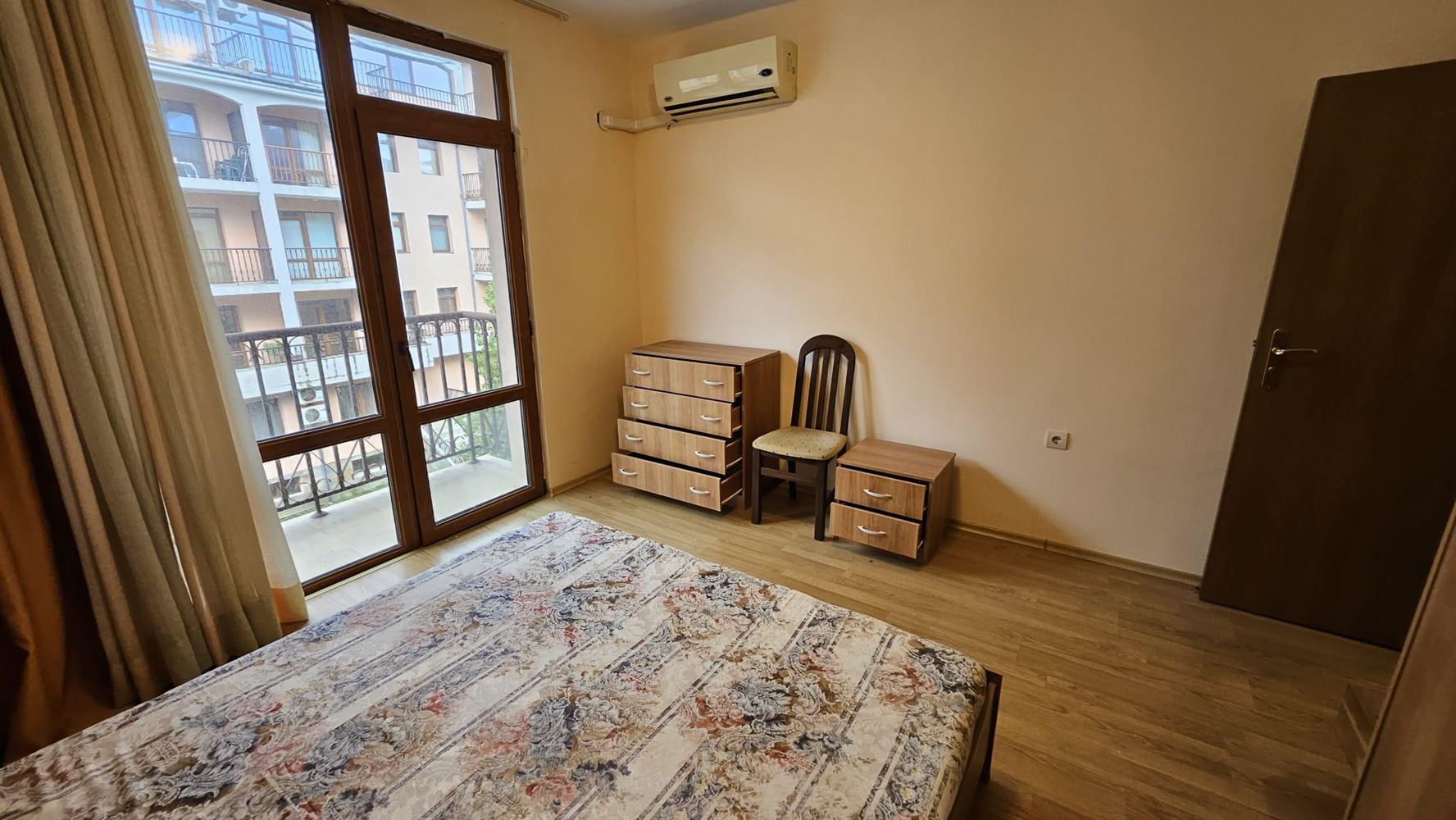 Przestronny apartament z dwiema sypialniami w Primorsku – komfort, spokój i niska opłata za utrzymanie