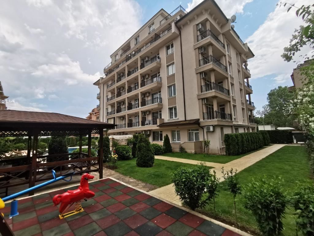 Przestronny apartament z dwiema sypialniami w Słonecznym Brzegu – komfort, spokój i przyjemna okolica