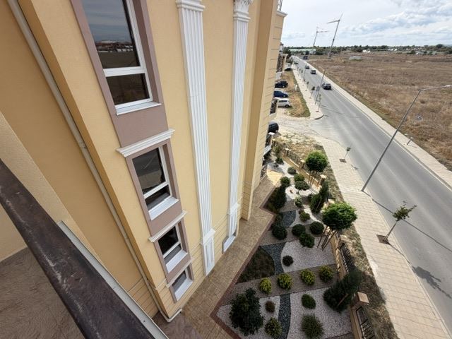 Nowe mieszkanie z jedną sypialnią i przestronnym balkonem w nowoczesnym kompleksie w Rawdzie
