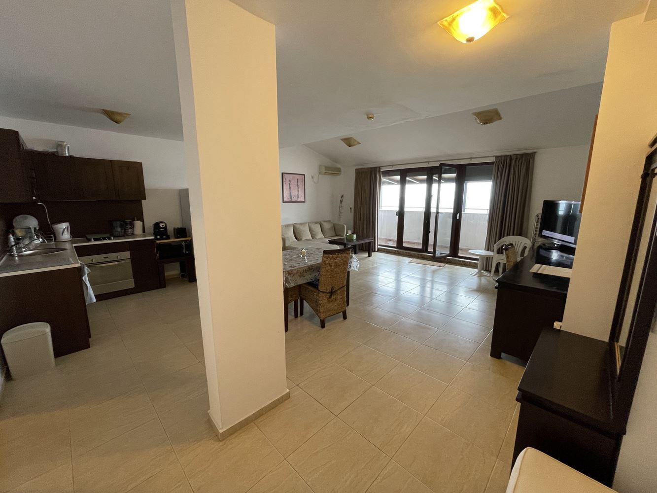 Pierwsza linia brzegowa w Aheloju – apartament z bezpośrednim widokiem na morze w luksusowym kompleksie