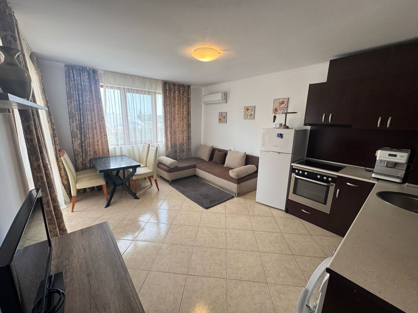 Apartament z jedną sypialnią w zamkniętym kompleksie w Aheloju – w pełni umeblowany i gotowy do zamieszkania
