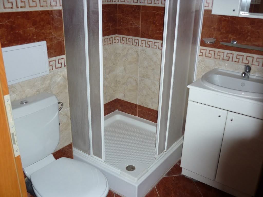  W pełni umeblowane mieszkanie z jedną sypialnią na pierwszej linii brzegowej z widokiem na morze w Elenite