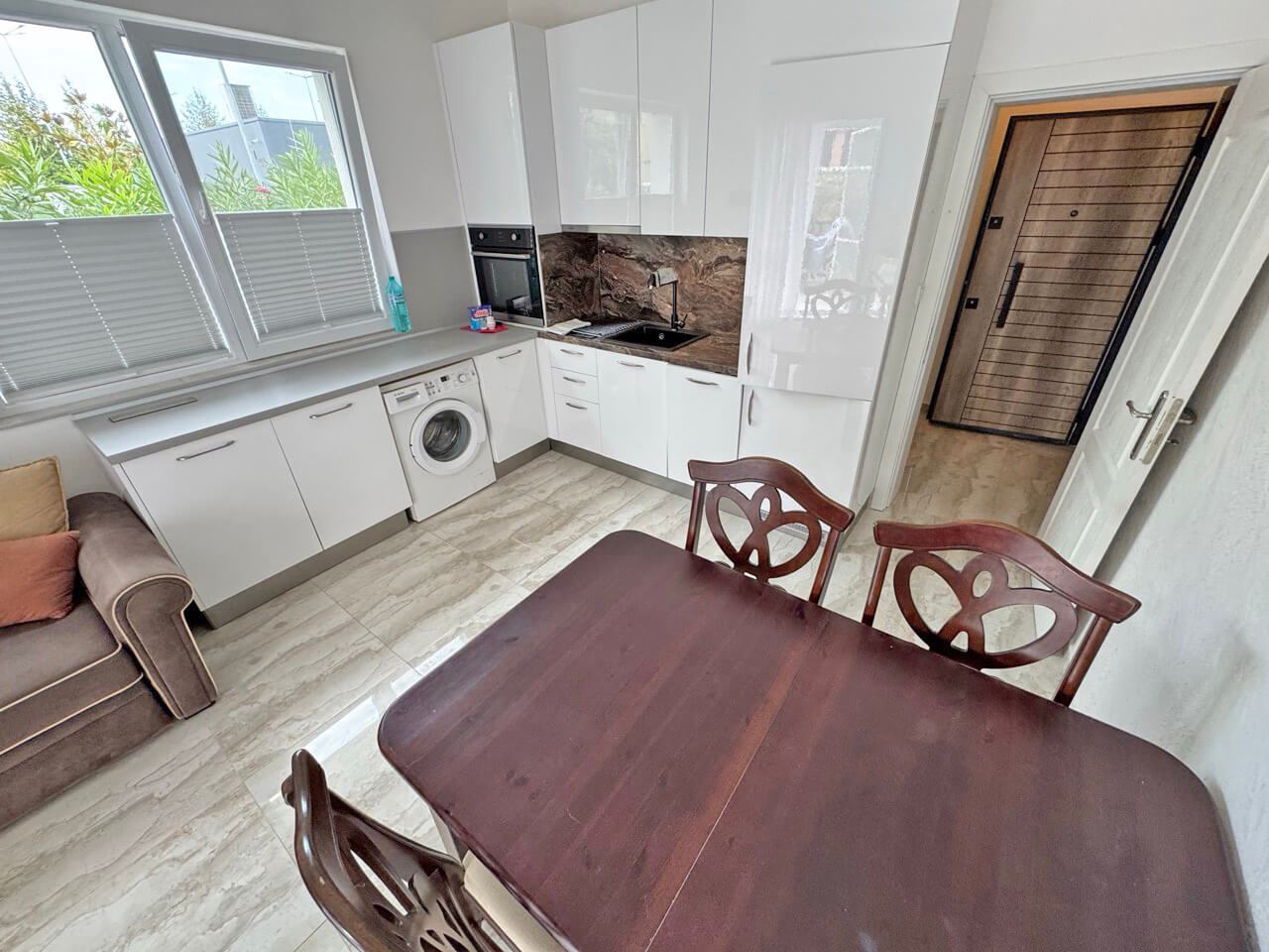 Przestronny apartament z jedną sypialnią, dużym tarasem i widokiem na basen w Słonecznym Brzegu