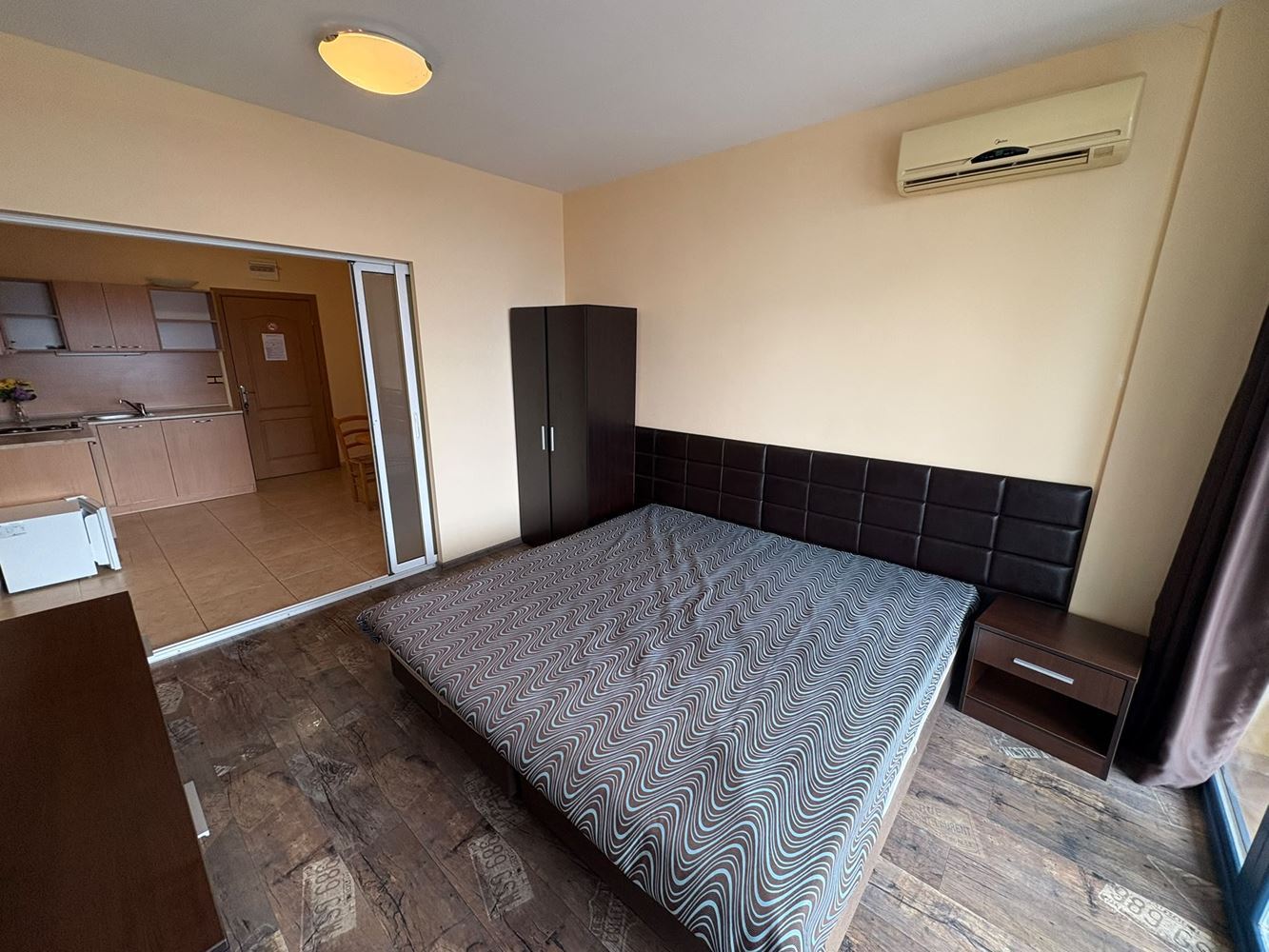 Apartament z dwiema sypialniami w Słonecznym Brzegu – przestrzeń, udogodnienia i rozrywka w kompleksie wakacyjnym