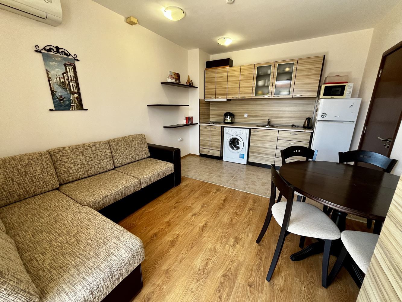 Morski komfort i spokój w pobliżu Nesebyru! Umeblowany apartament z jedną sypialnią z widokiem na basen w luksusowym zamkniętym kompleksie