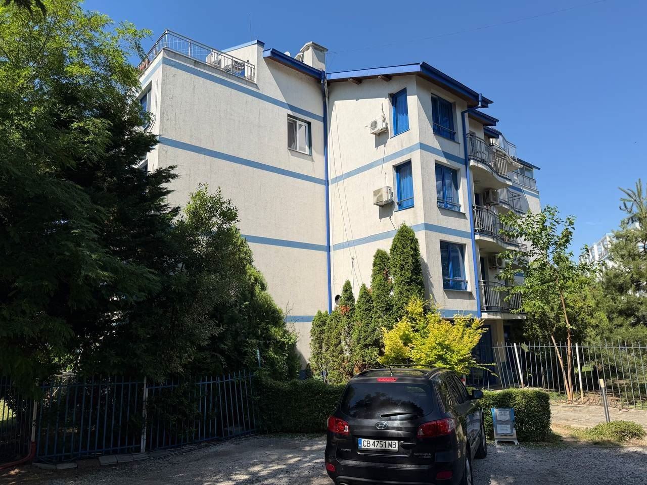 Apartament z jedną sypialnią na pierwszej linii brzegowej w Pomorie – panoramiczny widok na morze i basen