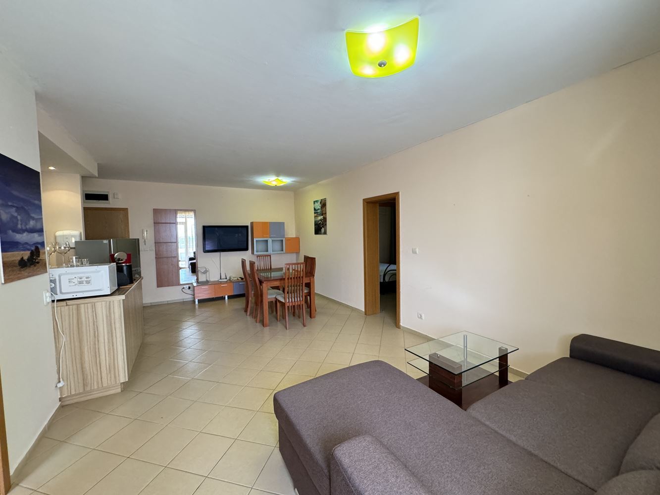 Przestronny apartament z dwiema sypialniami w pierwszej linii brzegowej w Sweti Własie – widok na morze i baseny