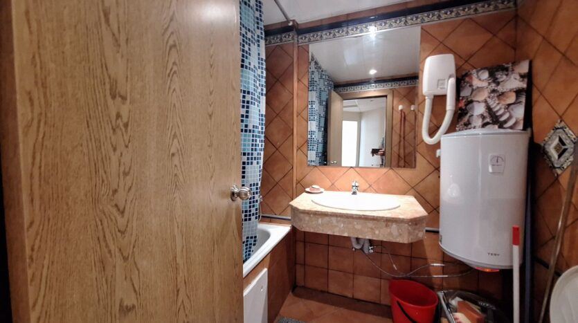 Dwupokojowe mieszkanie w pierwszej linii w Elenite z widokiem na morze i wysokim potencjałem inwestycyjnym