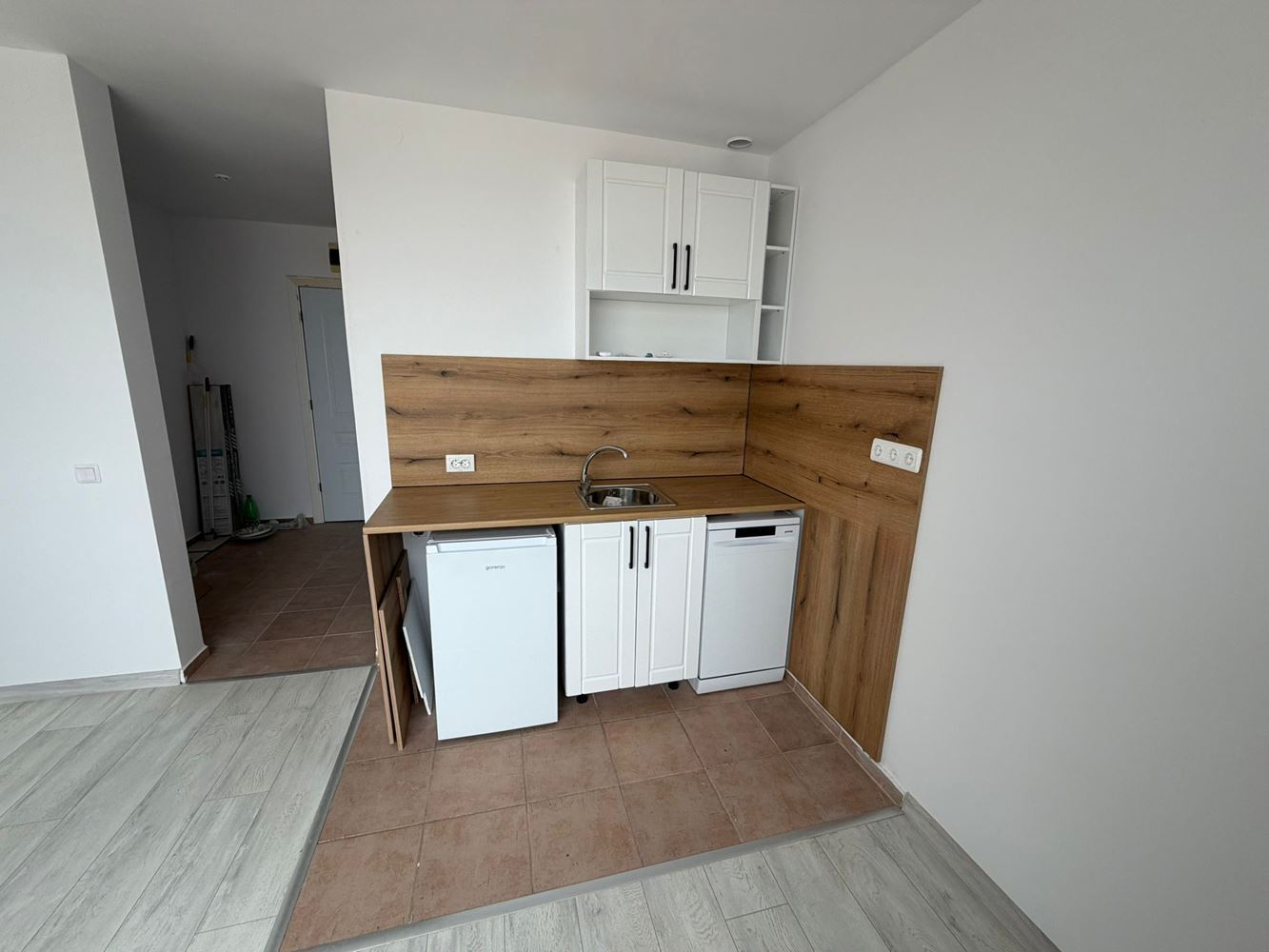 Panoramiczne studio z widokiem na morze w Świętym Własie – imponująca lokalizacja, rozległy kompleks i inwestycja wysokiej klasy