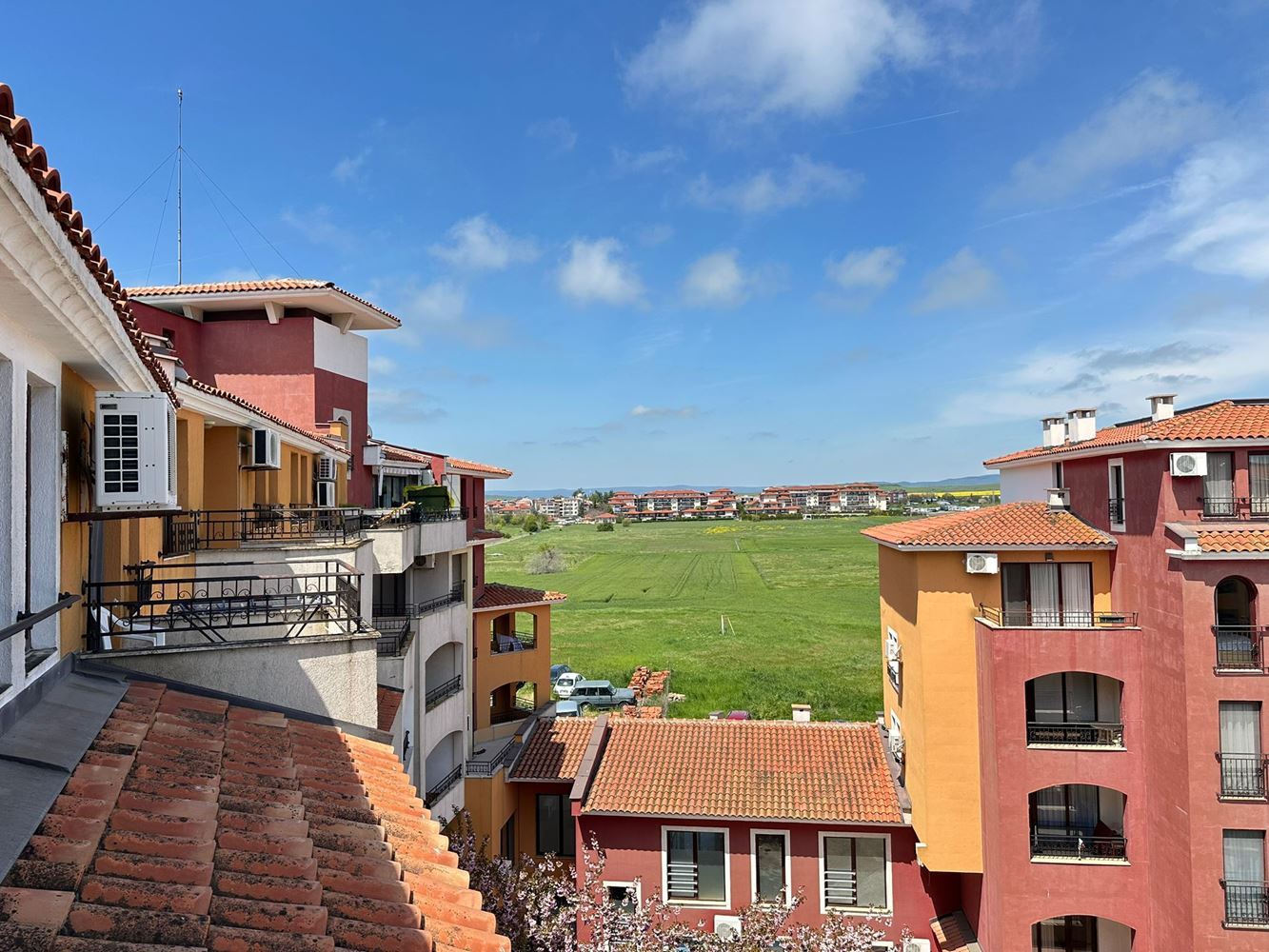 Apartament z jedną sypialnią w pierwszej linii morza w Aheloj – morska atmosfera, luksusowe udogodnienia i gotowe dokumenty do transakcji