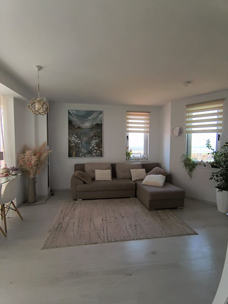 Odnowione mieszkanie dwupokojowe z panoramicznym widokiem w nowoczesnym kompleksie blisko Słonecznego Brzegu