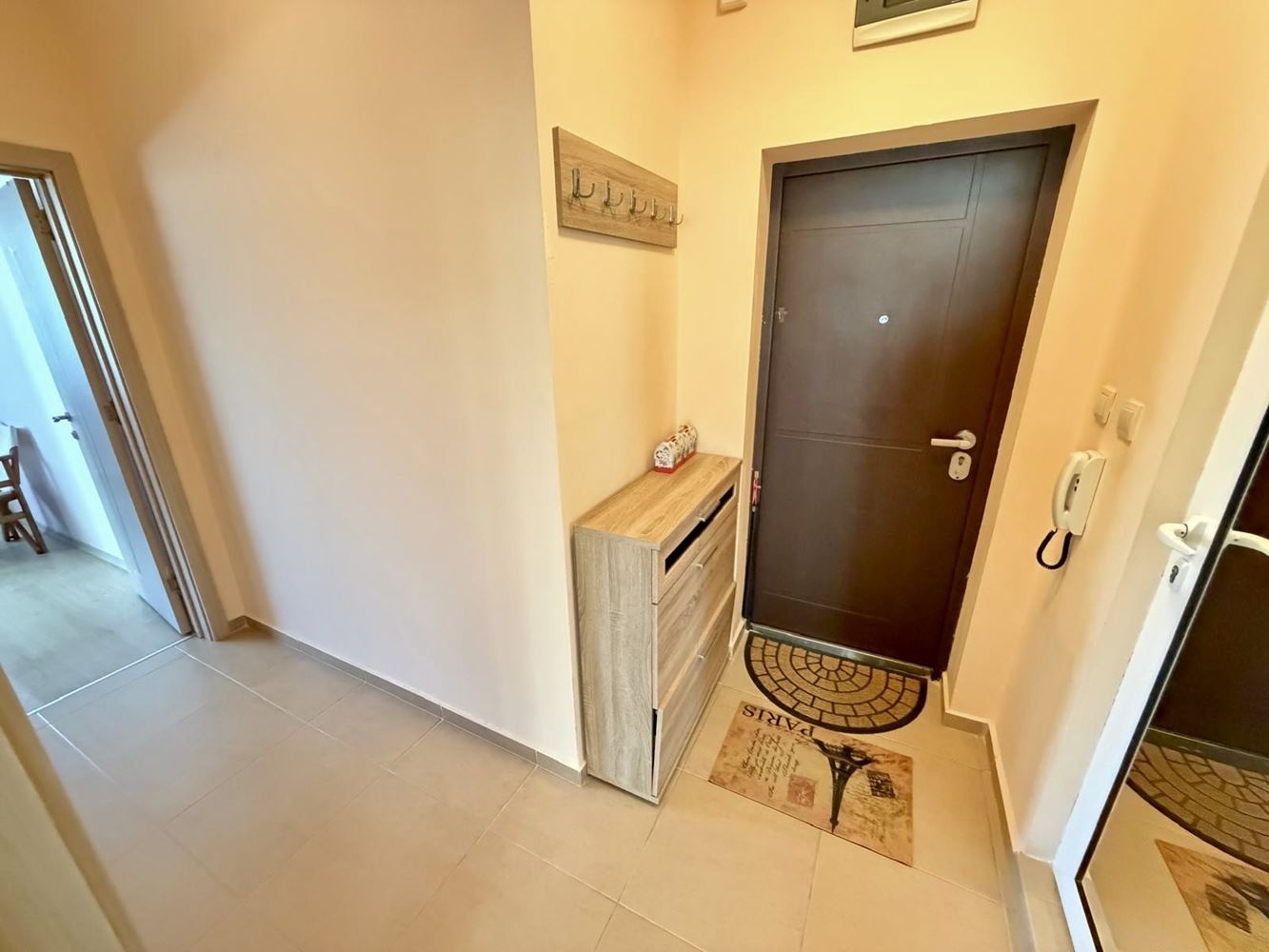 Sarafovo – przestronny apartament z jedną sypialnią, Aktem 16, minimalną opłatą za utrzymanie i pełnym umeblowaniem