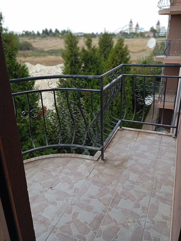  W pełni umeblowany dwupokojowy apartament 200 m od plaży w Rawdzie – cisza, zieleń i komfort w małym kompleksie