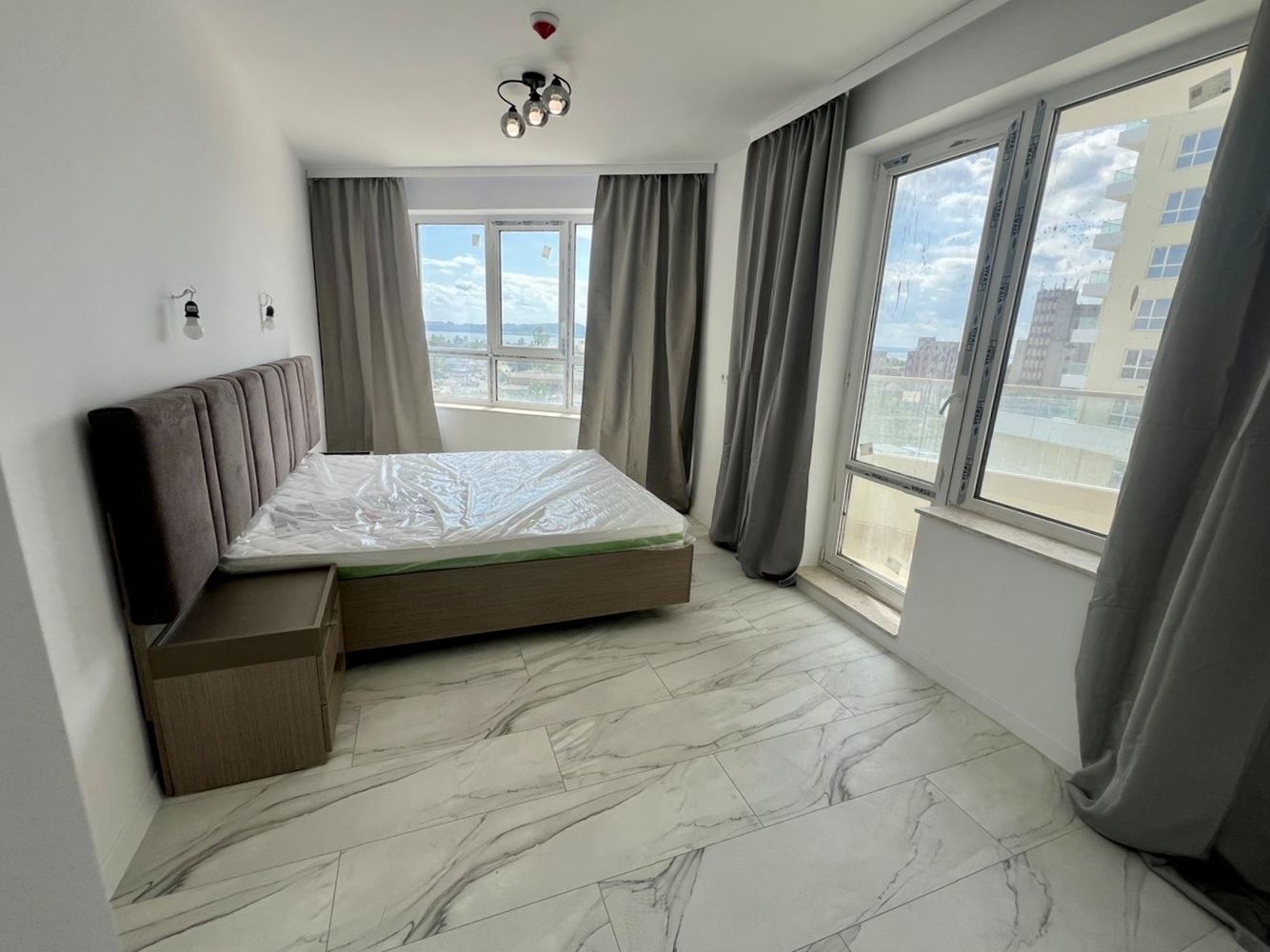Nowoczesny apartament z jedną sypialnią z panoramicznym widokiem w prestiżowym kompleksie – gotowy do zamieszkania