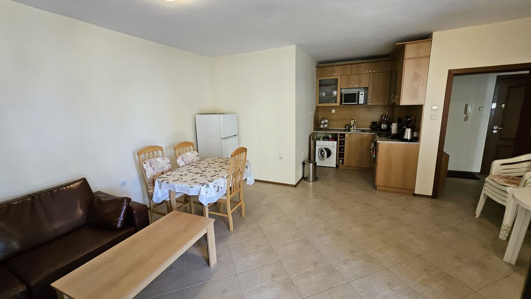 Apartament z dwiema sypialniami o doskonałej powierzchni i niskiej opłacie za utrzymanie w Słonecznym Brzegu