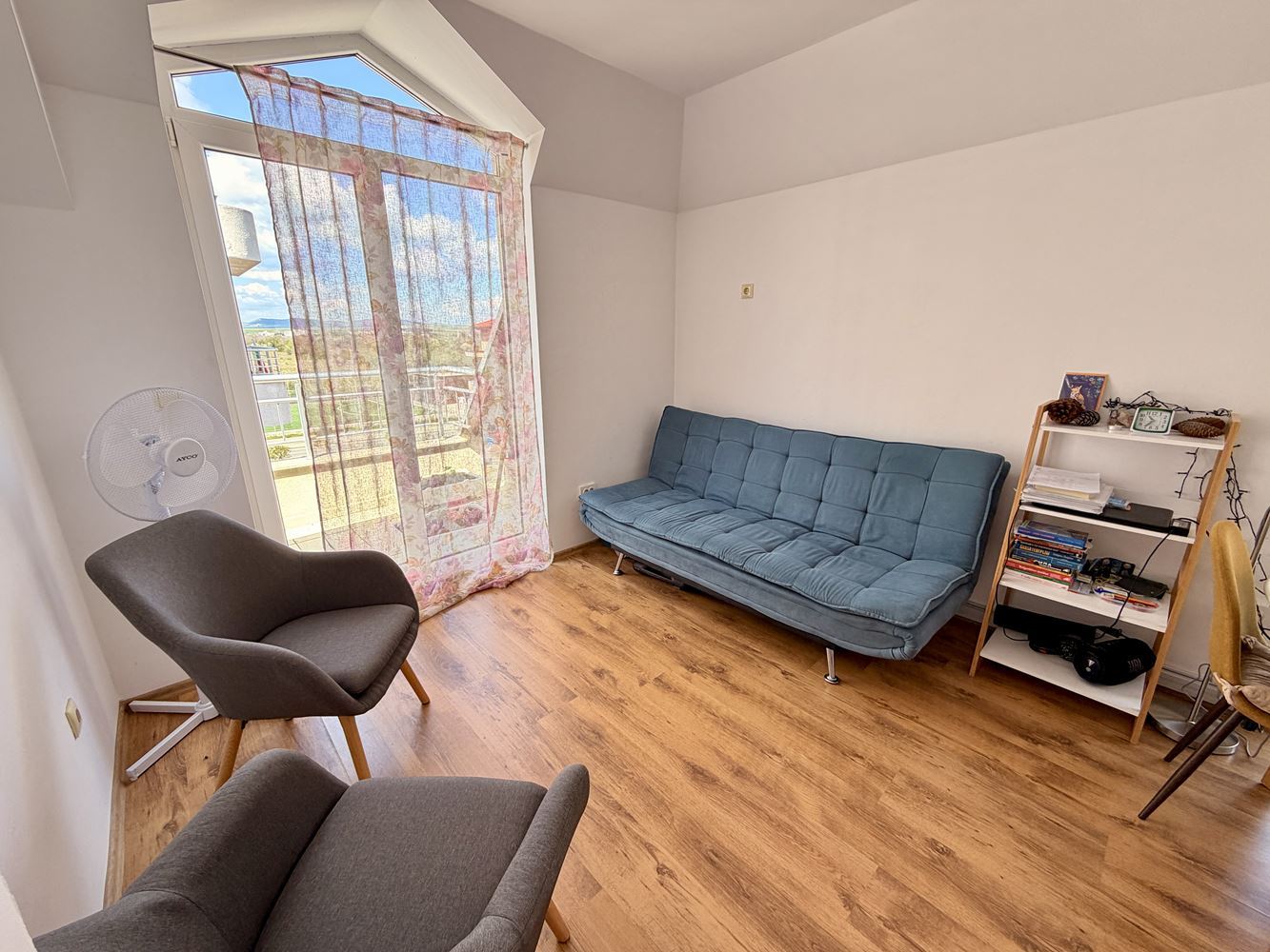 Przestronny apartament z jedną sypialnią w doskonałej lokalizacji w dzielnicy Czerno More, Nesebyr